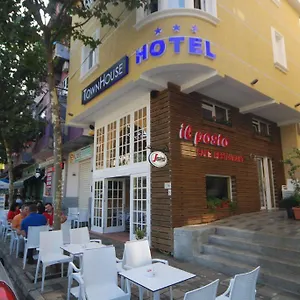 Hotel Town House