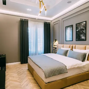 Stela Center **** Тирана