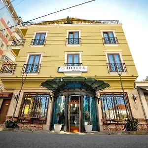 Hotel Dream, Tirana